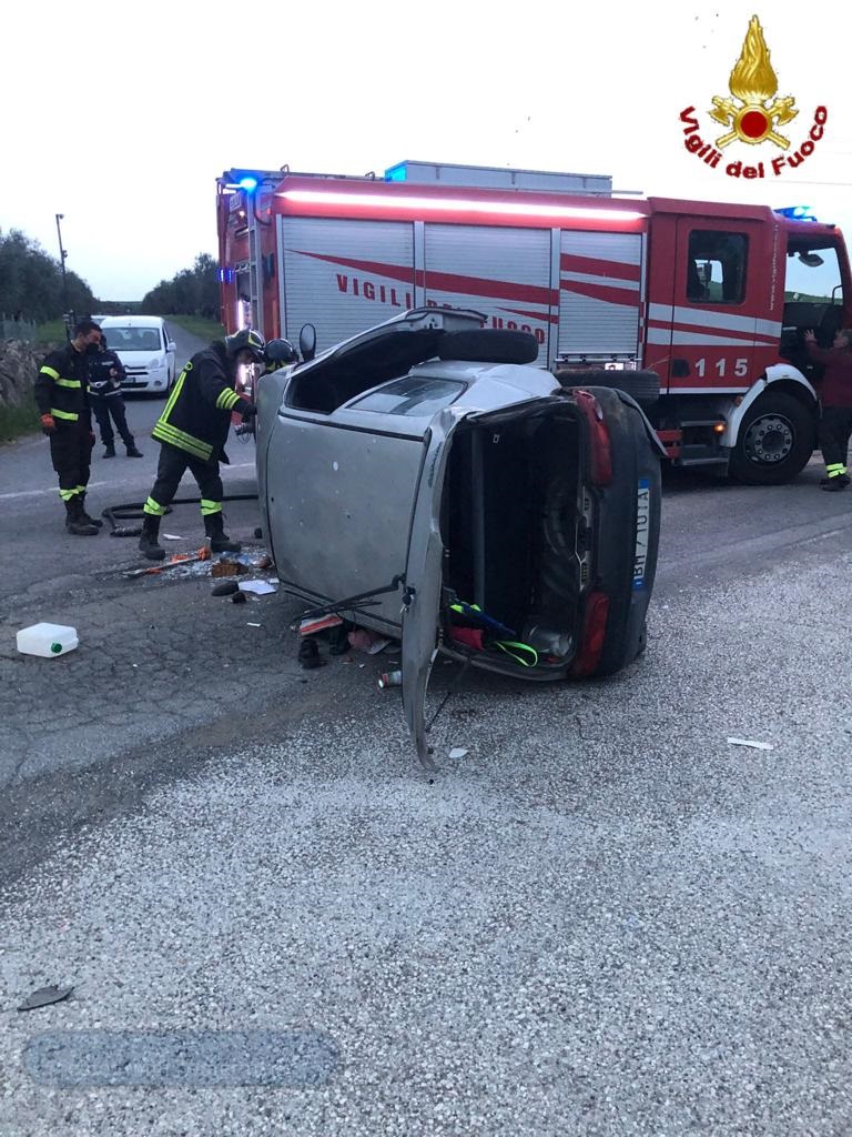 Anguillara Sabazia – Si ribalta auto a via della Mainella, intervengono VVF