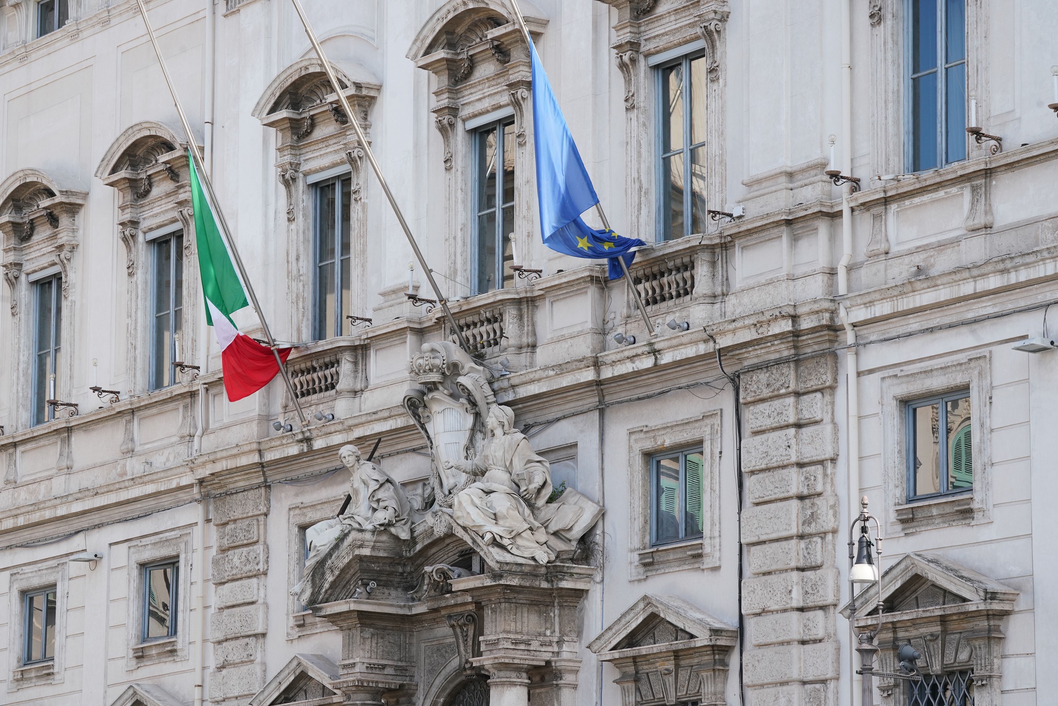 Corte costituzionale – Cognome del padre ai figli non è ‘automatico’