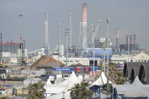 Maltrattamenti e rapina, arrestati due uomini al Porto di Civitavecchia