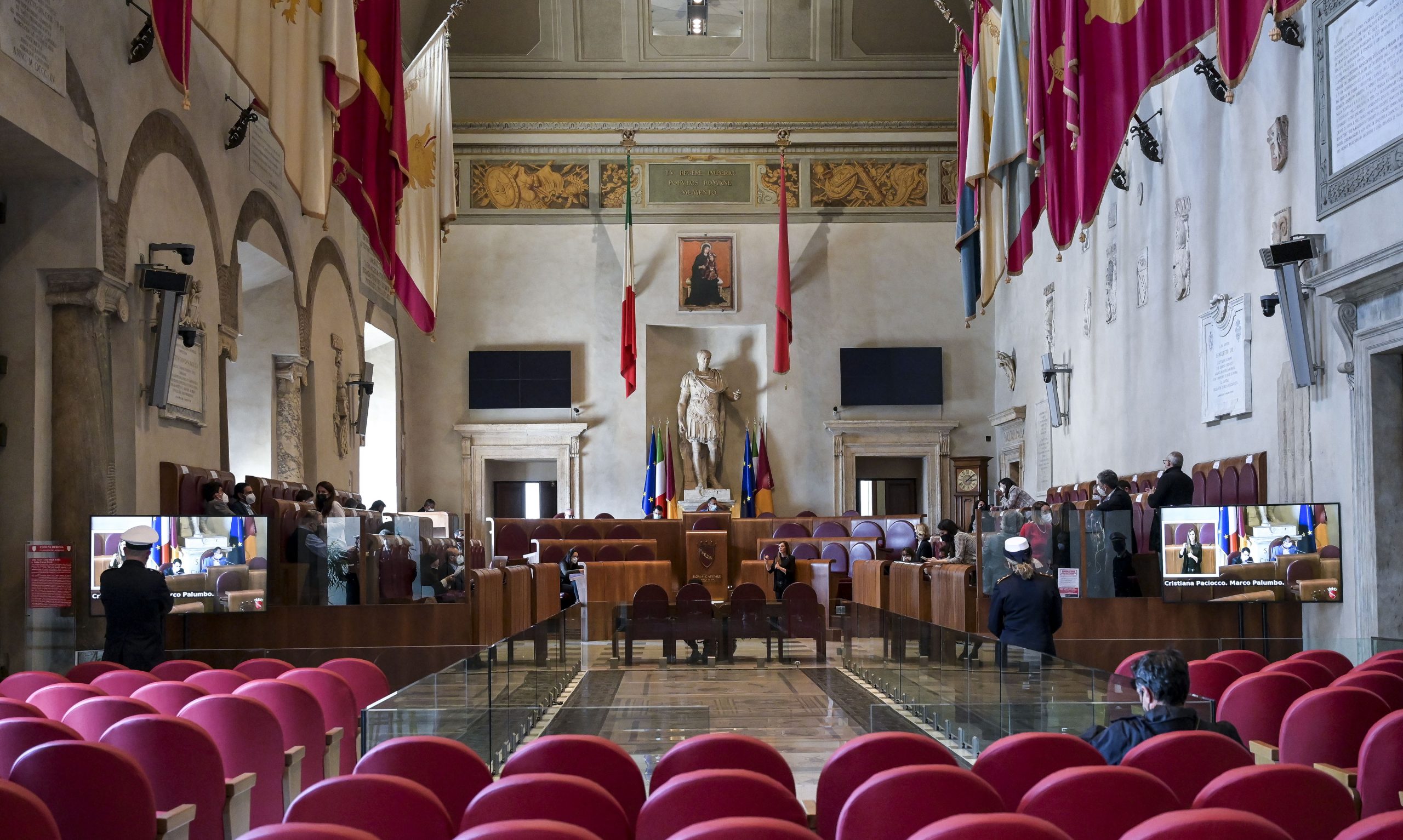 Rifiuti – Roma, grillini occupano Aula per protesta contro decisione Gualtieri su termovalorizzatore