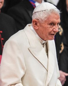 I 95 anni di Ratzinger: sabato il Vaticano rende omaggio al Papa Emerito