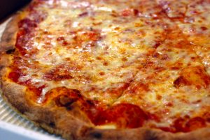 Pizza a domicilio su pietra ollare, la novità di Top Eat
