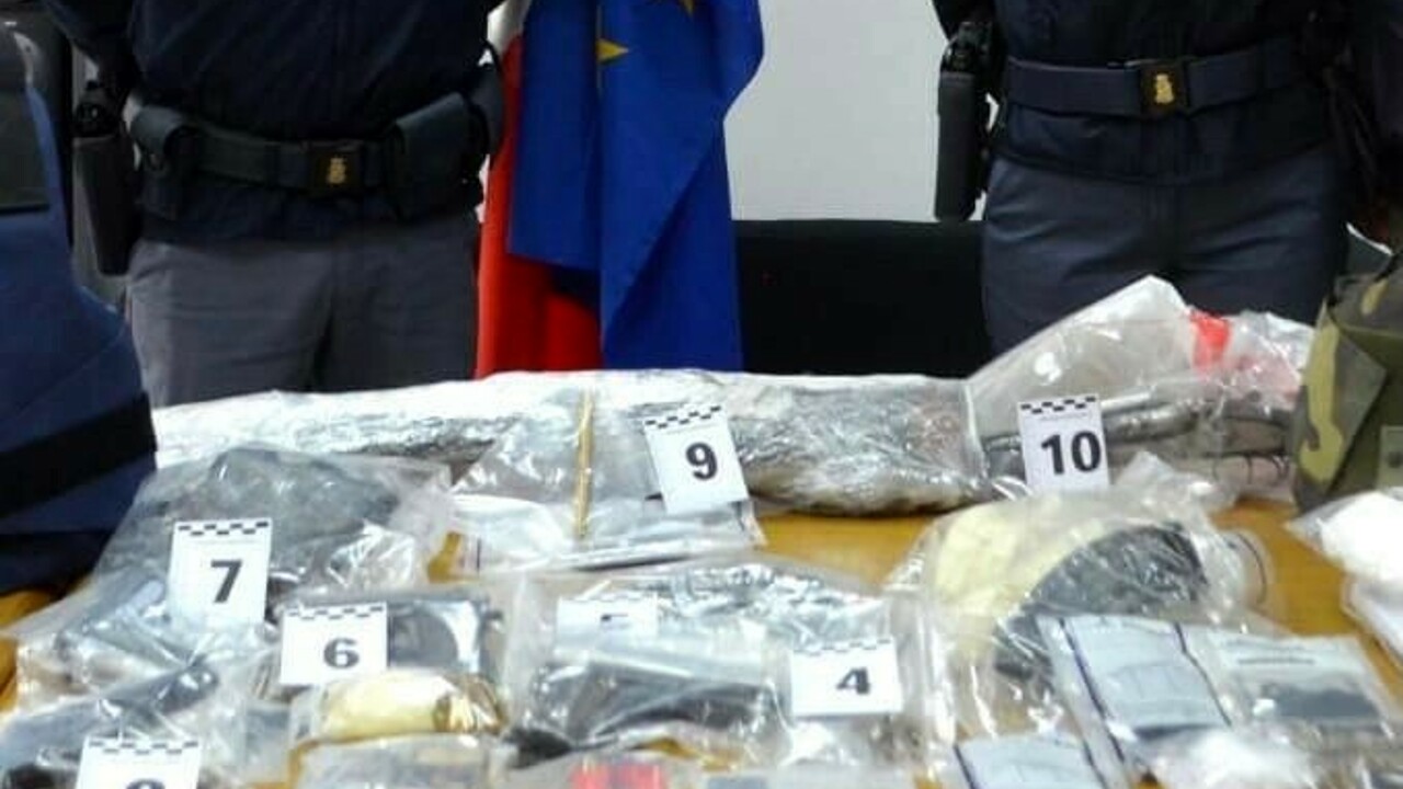Anzio, lotta allo spaccio: pistole e droga anche nelle bombole del gas (FOTO e VIDEO)