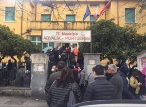 Roma – Carta d’identità elettronica: “Open caos” di Gualtieri, lunghe file sotto la pioggia