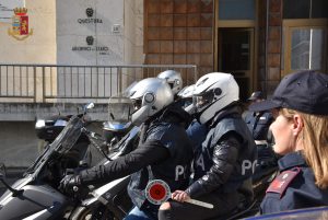 Roma – Grotta Perfetta, arrestati da polizia due uomini per rapina a supermercato