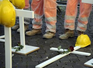 Morti bianche, operaio cade da 5 metri e muore: tragedia nel Milanese