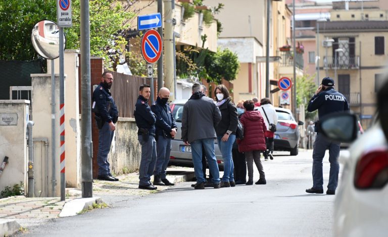 Civitavecchia – Possibile femminicidio a via Fratelli Cervi: sotto interrogatorio il marito della vittima