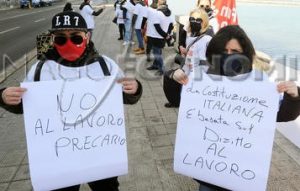 “Salari troppo bassi per 1 lavoratore su 5 anche prima della pandemia”. Nel rapporto Oxfam la piaga della precarietà