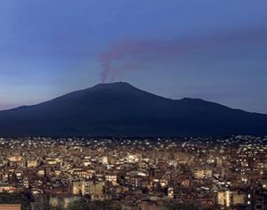 Etna, la Protezione civile fa scattare l’allerta gialla