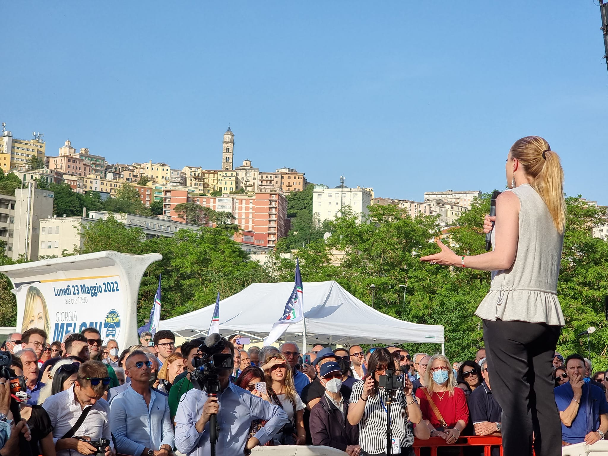 Frosinone – Elezioni, Giorgia Meloni infiamma la platea al Parco Matusa. Continuità amministrativa con Mastrangeli
