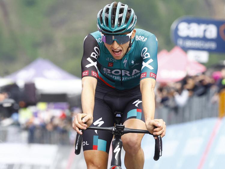 Il 105° Giro d’Italia va Hindley. Sobrero vince la crono di Verona