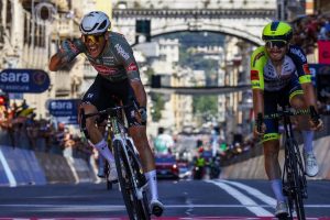 Giro d’Italia, a Genova Oldani regola Rota in volata. Lopez Perez si conferma maglia rosa