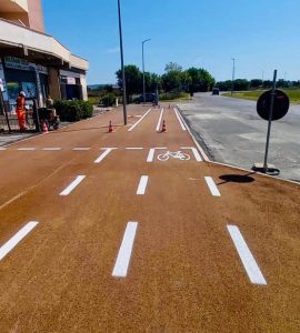 Tarquinia Lido cambia volto. Piste ciclabili colorate e via ai lavori nel vecchio cinema all’aperto