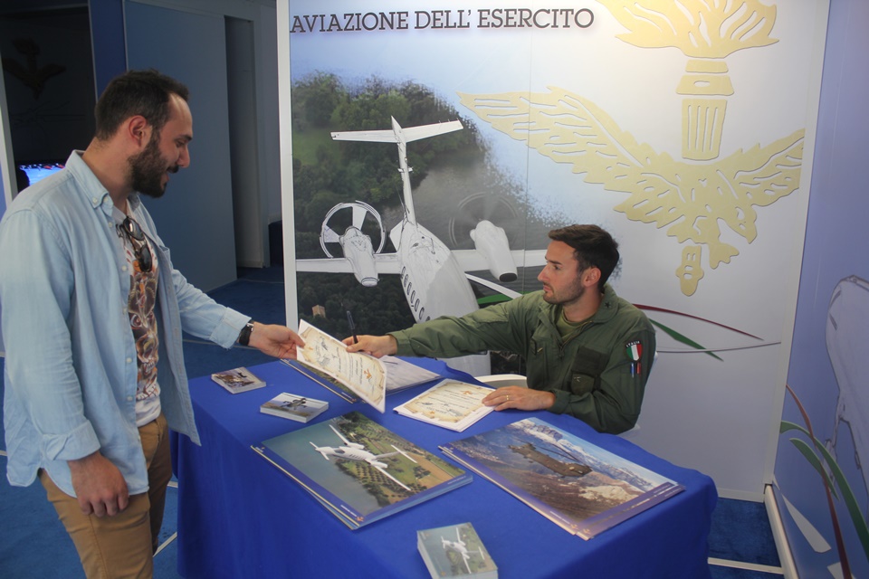 Oltre 150 ragazzi piloti di elicottero per un giorno