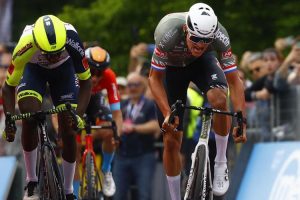 Giro d’Italia, all’olandese Van der Poel la prima maglia rosa