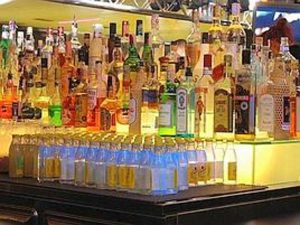 Gestore vende vodka a una 15enne: locale chiuso per due settimane