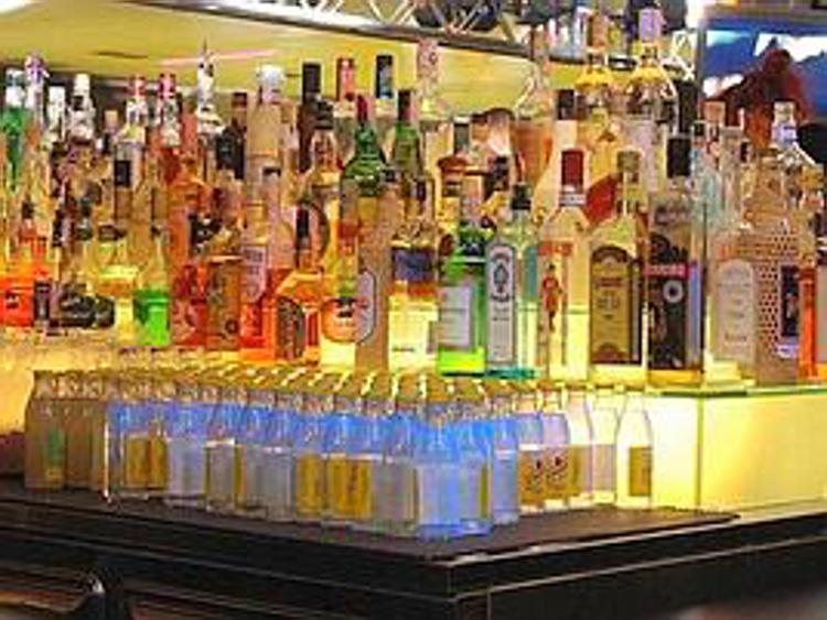 Gestore vende vodka a una 15enne: locale chiuso per due settimane
