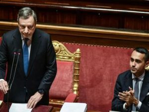 Draghi al Senato, Di Maio al fianco del premier: confronto continuo tra i due