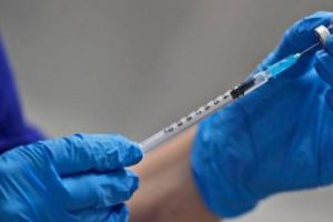 Obbligo vaccino sanitari, medici chiedono di discuterne