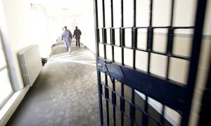 Avvocato sorpreso a portare droga a suo assistito in carcere: arrestato