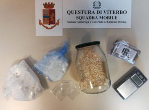 In auto con oltre tre etti di cocaina, arrestato un uomo a Monterosi