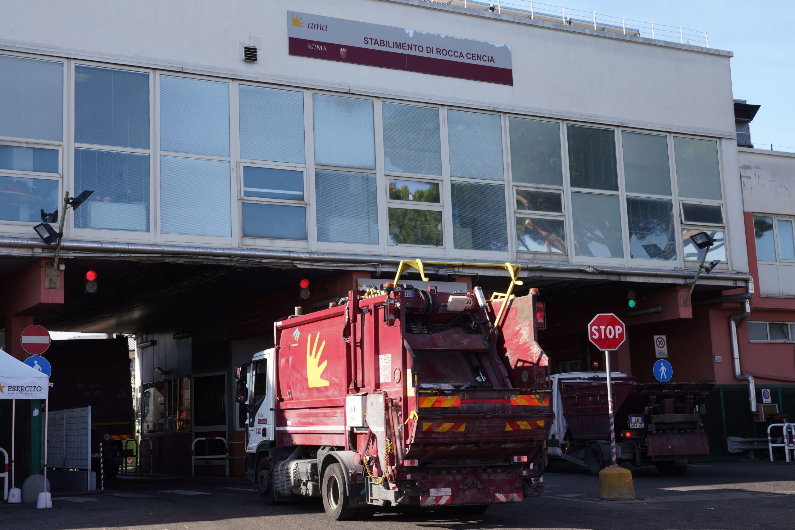 Rifiuti – AMA: “TMB Rocca Cencia aperto anche oggi per compensare aumento produzione”