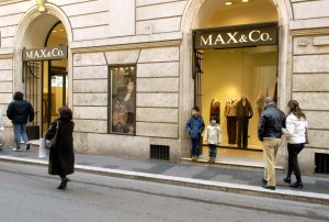 Roma – Incendio in negozio “Max&Co” di via Condotti, nessun ferito