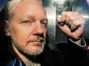 Assange, firmato in Gb il decreto di estradizione negli Usa