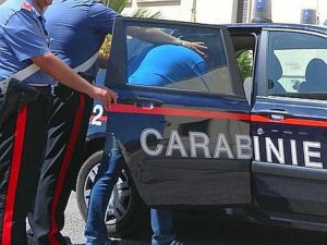 Terracina, insegue il padre brandendo una roncola: arrestato 23enne