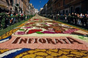 Tarquinia – Corpus domini, è l’ora della “Notte dei fiori”