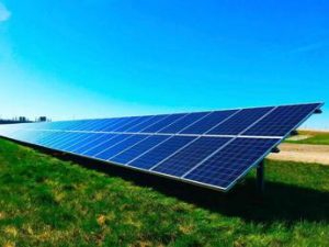 Energia, gli italiani a caccia di pannelli solari