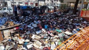 Riapre dopo l’incendio alla Bancarella del Professore, al via la campagna per la donazione libri