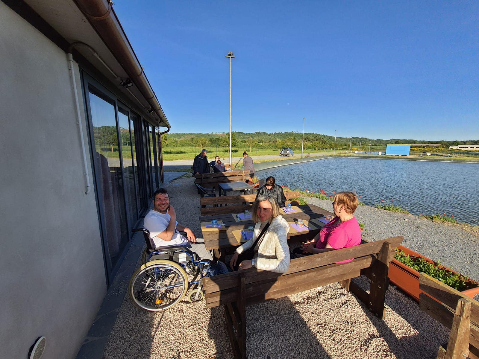 Acquapendente, furto al bar Laghetto, cena di solidarietà