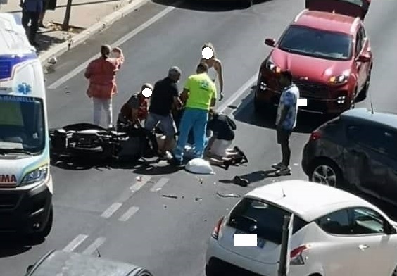 Santa Marinella, scontro auto-moto sull’Aurelia: centauro in codice rosso