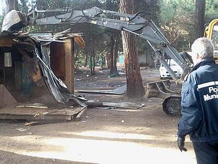 Roma, smantellata la baraccopoli davanti alla Stazione Tiburtina