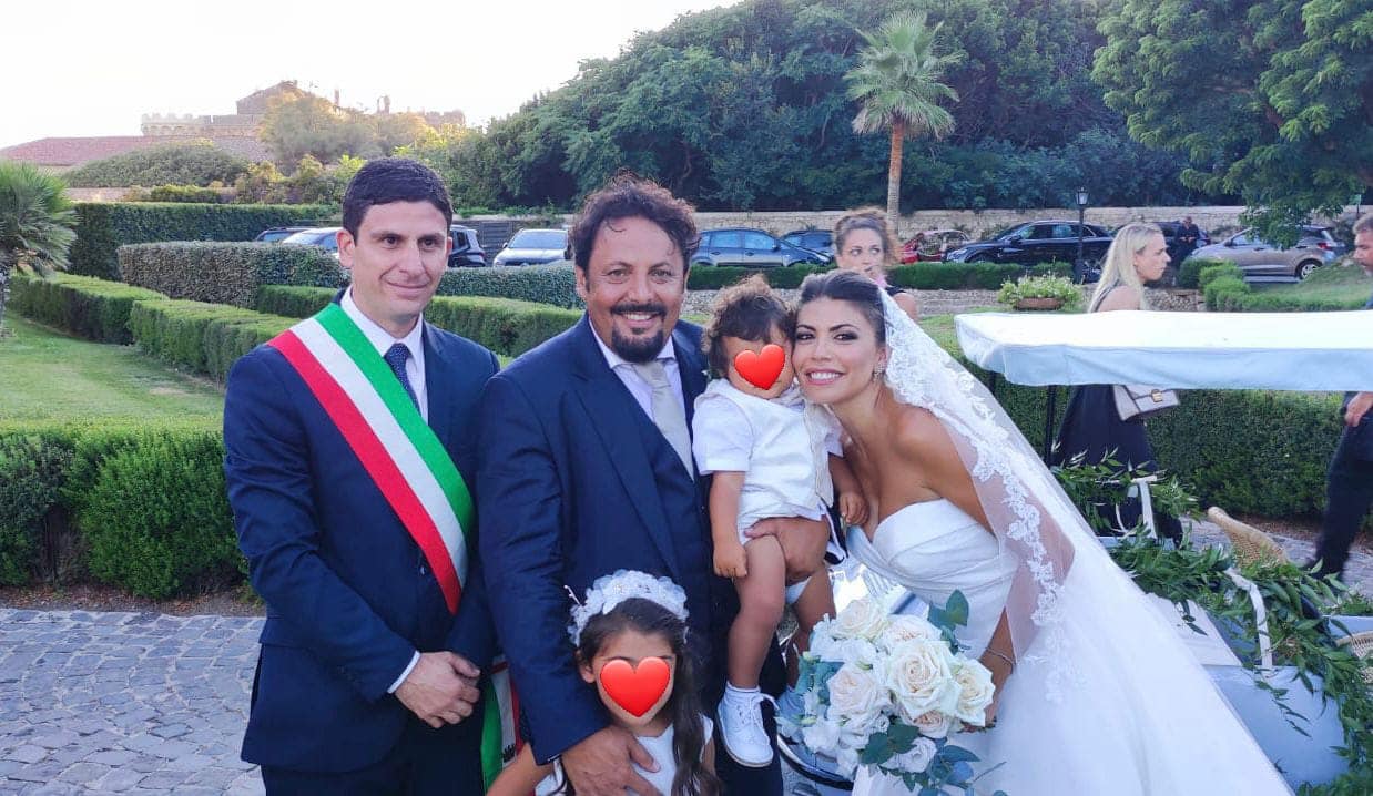 Il sindaco di Ladispoli Grando celebra le nozze di Enrico Brignano e Flora Canto