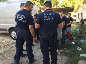 Roma, maliano ferisce con cacciavite avventore di un bar a Tor Sapienza: arrestato