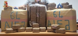 Roma – Corriere della droga fermato dalla polizia con 100 chili di hashish