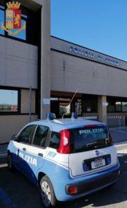 Roma – Attività di controllo della polizia in zona Casilino, identificate 68 persone e verifica amministrativa per 2 attività commerciali