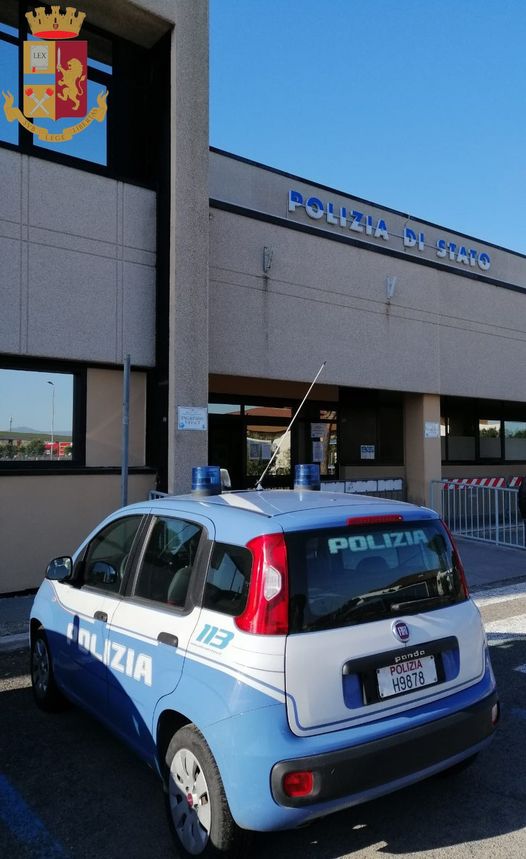 Roma – Attività di controllo della polizia in zona Casilino, identificate 68 persone e verifica amministrativa per 2 attività commerciali