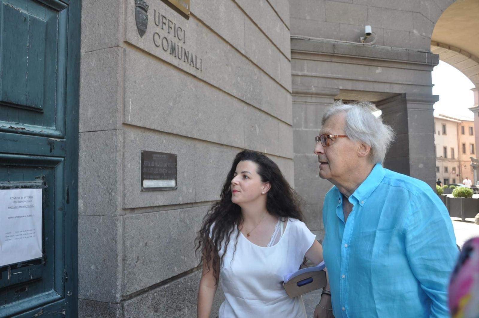 Sessista e volgare, Sgarbi, assessore alla Bellezza di Viterbo, nella bufera. E la sindaca tace