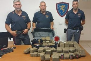 Frosinone – Arrestato uomo su A1 con oltre 30 kg di hashish