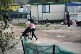 Guidonia, nomadi si allacciano abusivamente a reti luce e gas: in 56 denunciati dai Carabinieri