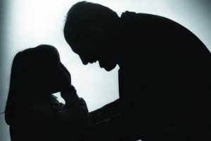 Roma, abusa della figlia della compagna: arrestato dopo cinque anni di sevizie