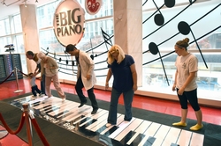 A Fondi arriva il Big-Piano: tutti in piazza a suonare come Tom Hanks