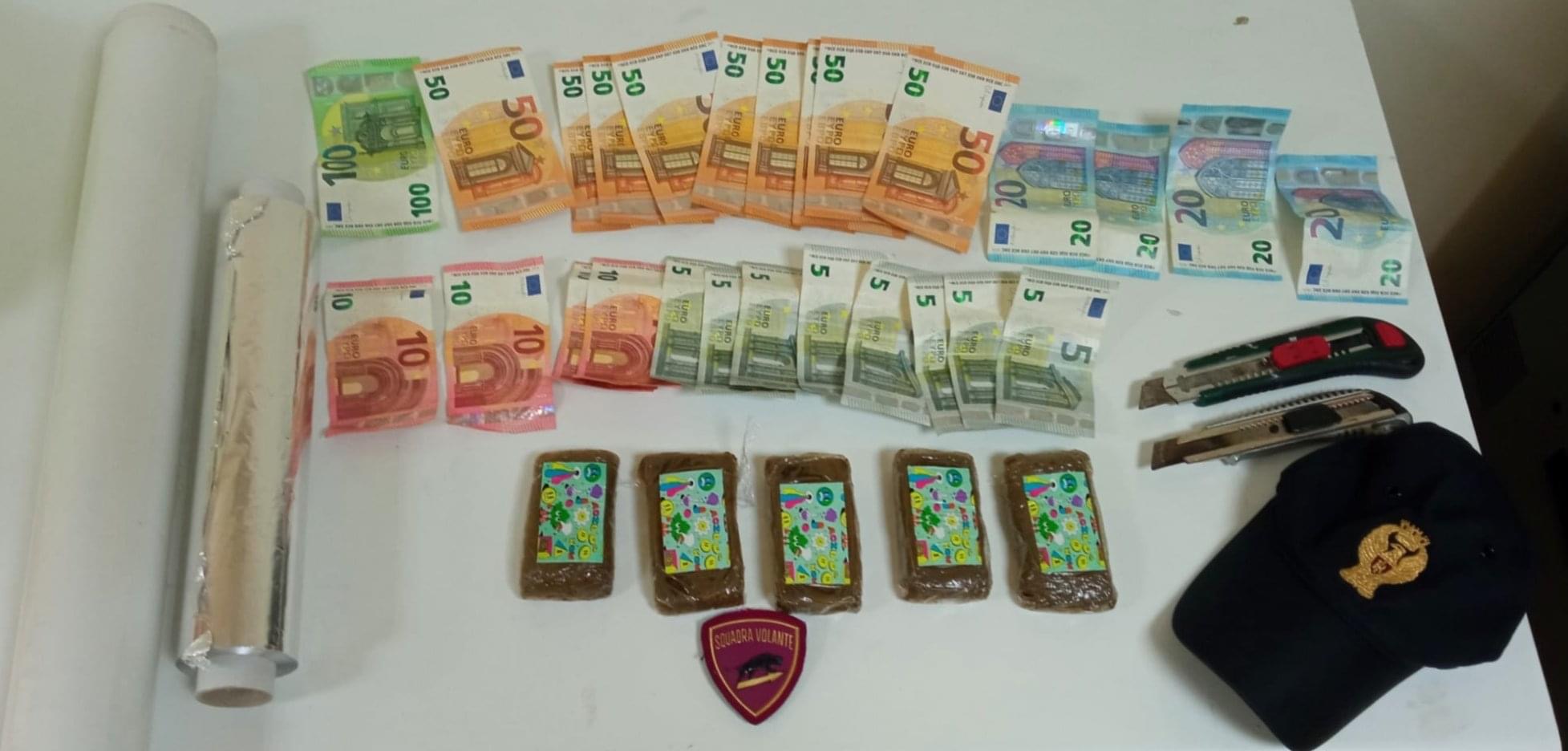 Cassino – Polizia ha arrestato in flagranza di reato due stranieri. Detenzione ai fini di spaccio di sostanze stupefacenti