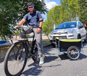 Bici, carrello e caschetto: la Asl di Rieti tra le prime in Italia ad avviare il servizio farmaci a domicilio on the road