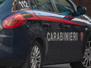 Roma, minaccia di morte la madre con un coltello: arrestato 22enne