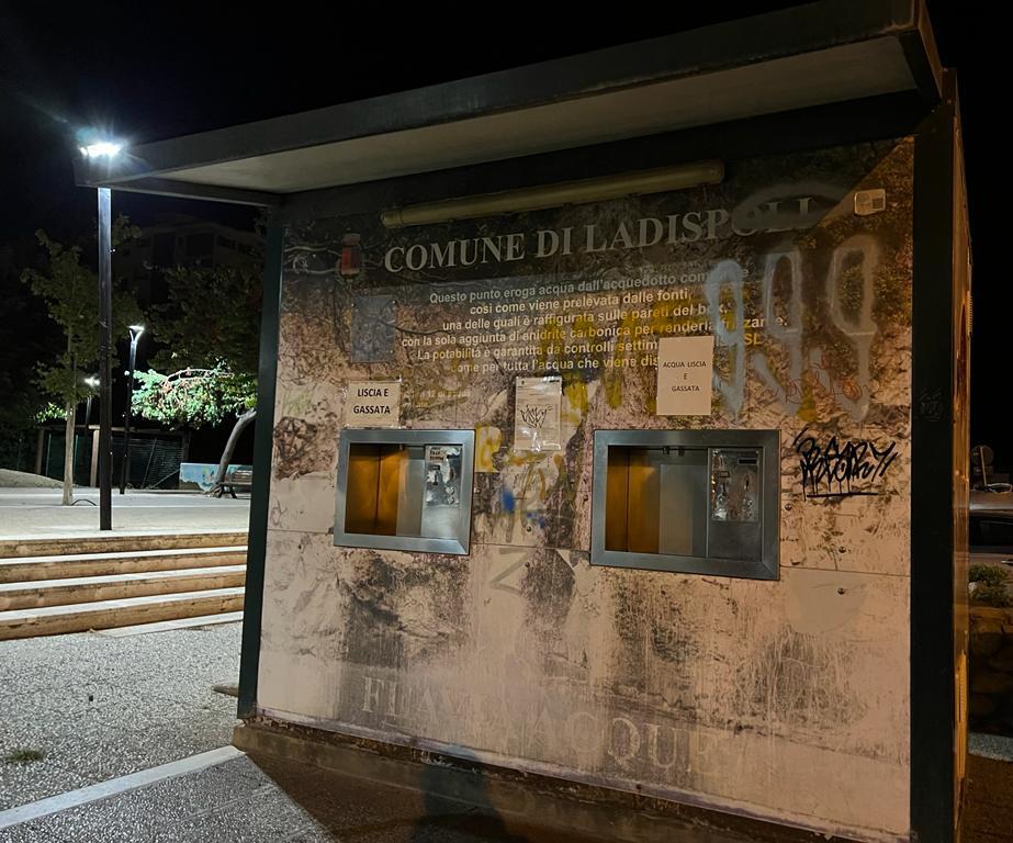 Ladispoli, casa dell’acqua scassinata dai ladri con un petardo
