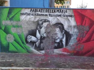 Roma, imbrattato con vernice rossa il murales dedicato a Falcone e Borsellino di Piazza Bologna: indagano i Carabinieri